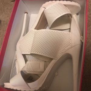 New never worn shoes